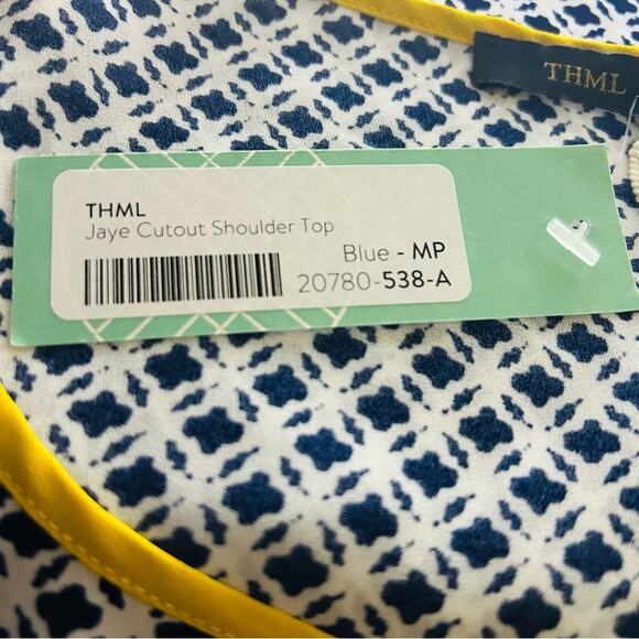 THML Stitch Fix Jaye Cutout Shoulder Top MP NWT - Picture 5 of 7